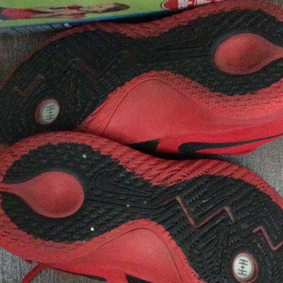 Basketball Shoes - Picture 7 of 7